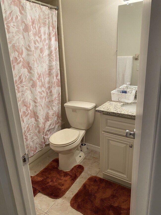 Building Photo - 7350 Oak Meadows Cir