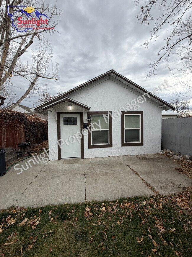 Building Photo - 305 N 5th Ave