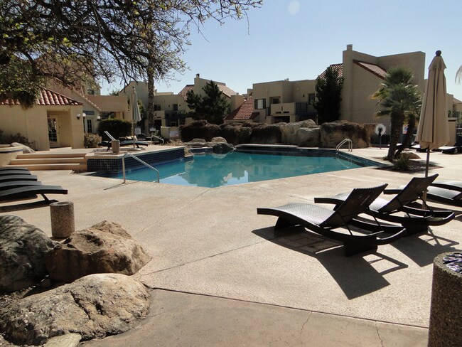 Building Photo - 1200 E River Rd