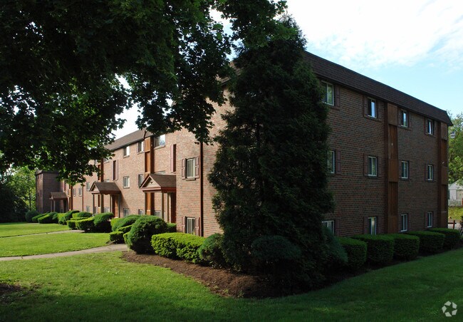 Hunter's Run Apartments - The Communities of Norris Hills at Sterigere Street