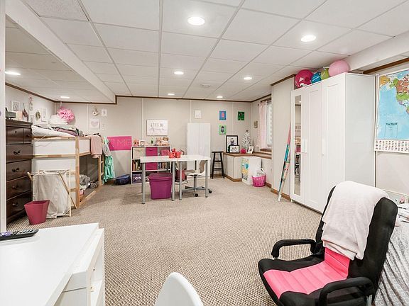 Soundproof Basement/4th bedroom - 657 Grove Cir
