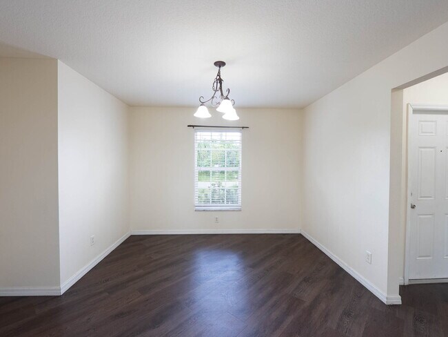 Building Photo - "Freshly Painted 3-Bed  with 2 Baths Home ...