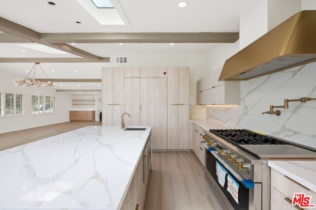 Building Photo - 1190 Bienveneda Ave