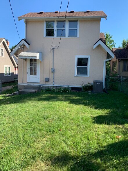 Building Photo - 706 E 71st Ter