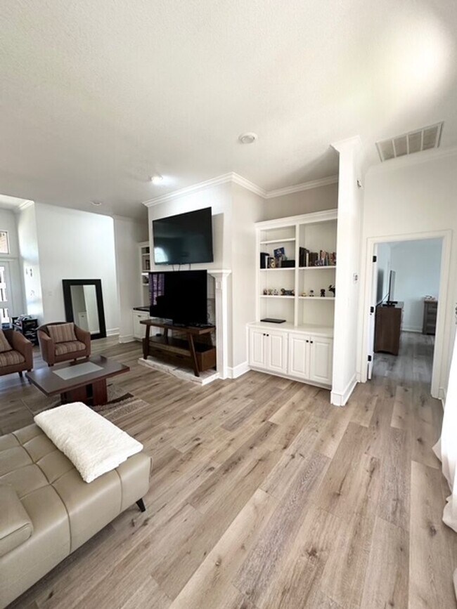 Building Photo - Gorgeous Home For Rent Available July 10th.