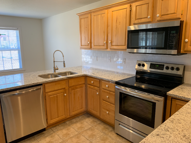 Building Photo - 702 Tunbridge Dr