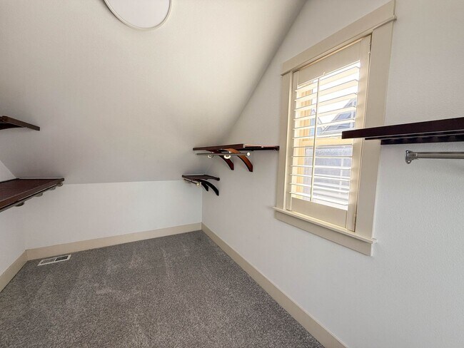 Building Photo - 3Bd/2.5Ba Seattle Townhouse