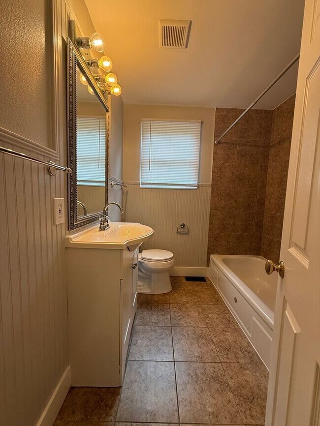 Building Photo - For Rent - Antioch 3 Bedroom house with Bo...
