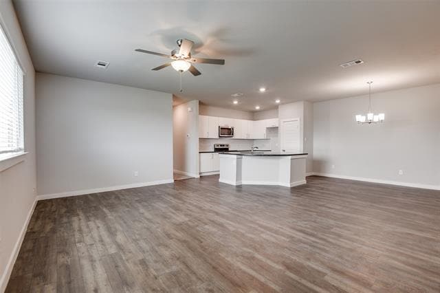 Building Photo - 704 Wheatfield Dr