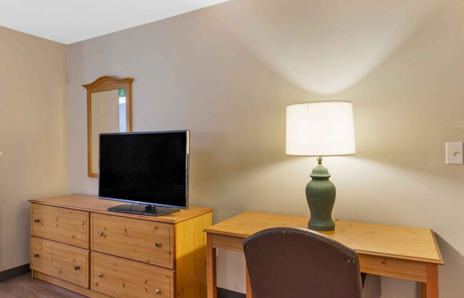 Building Photo - Furnished Studio-Richmond - West End - I-64