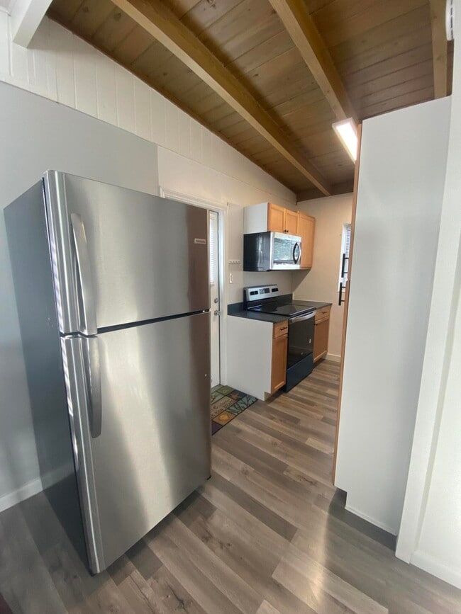 Building Photo - 109 E Hart St