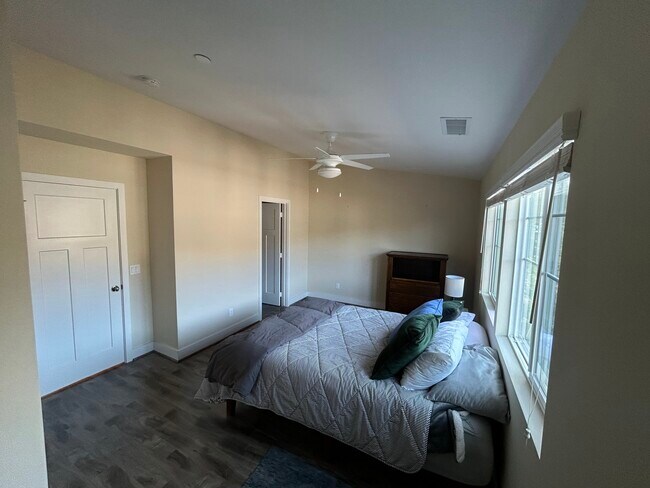 Building Photo - 3211 Fennel Ln