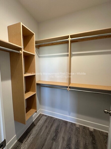 Building Photo - 5472 N Colburn Ct