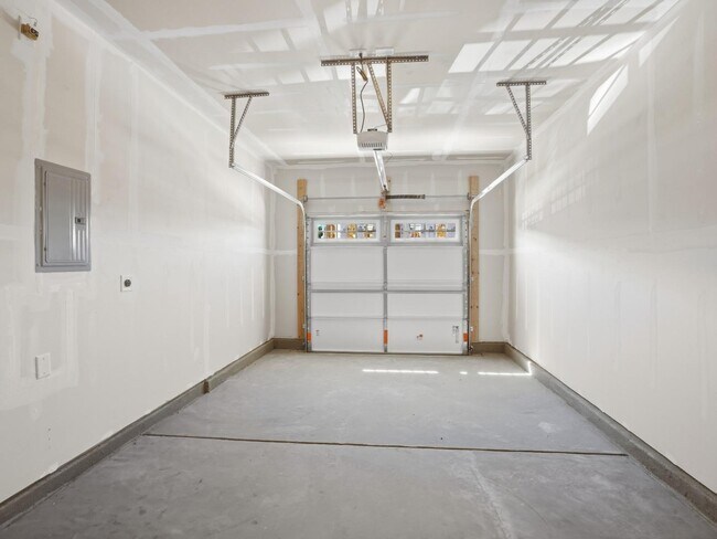 Building Photo - 214 Deercroft Dr