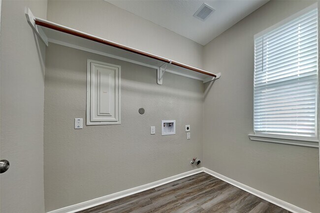 Building Photo - 9435 Edgeloch Dr