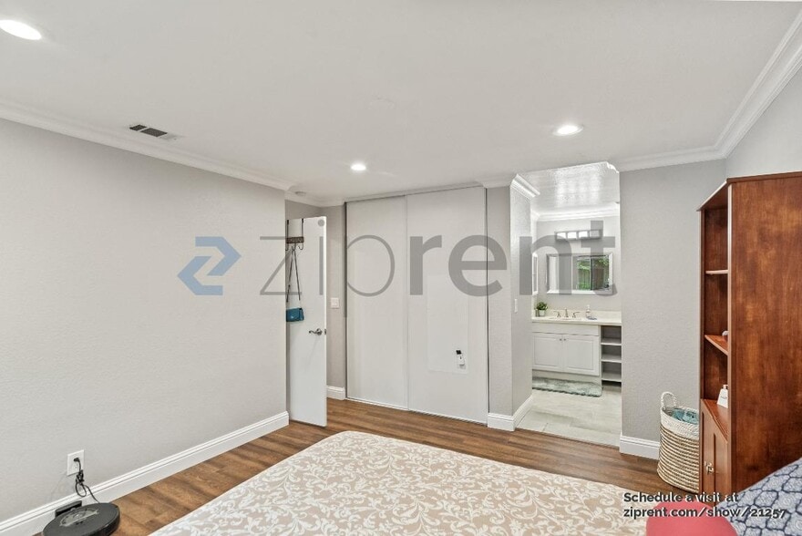 Building Photo - 5288 Makati Cir