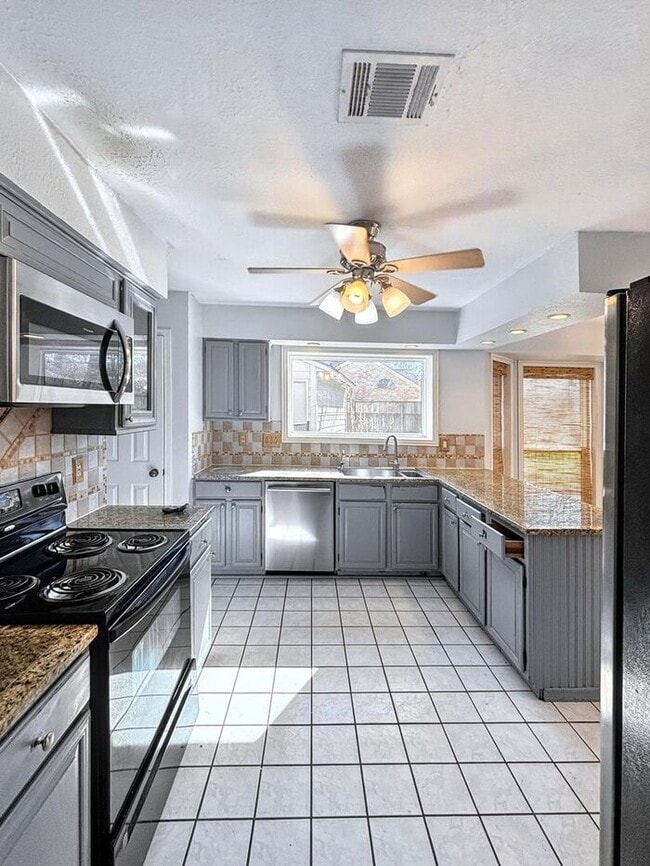 Building Photo - 4330 Meadow Springs Dr