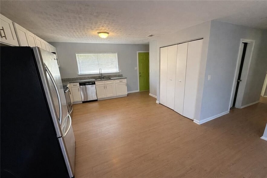 Building Photo - 7230 Mockingbird Trail