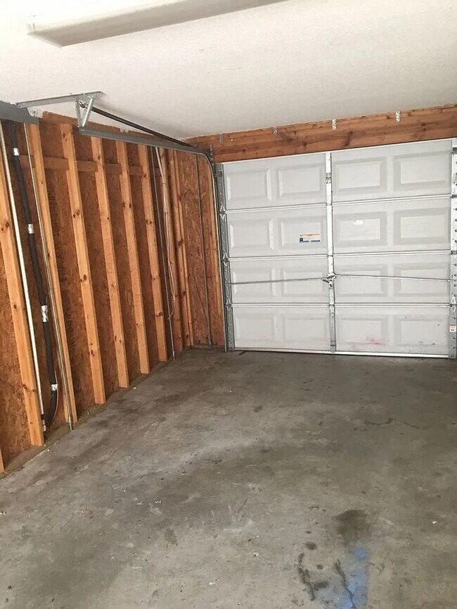 Building Photo - COMING SOON - 1 Bedroom House with Garage on Masonboro Loop