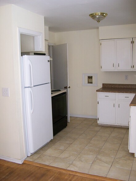 Building Photo - 64 Knollwood Dr