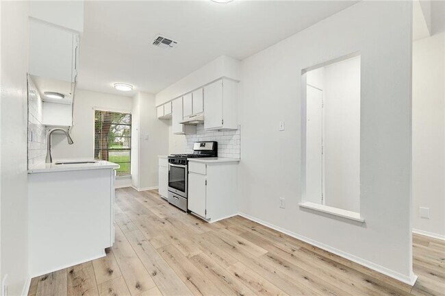 Building Photo - 1602 W Braker Ln