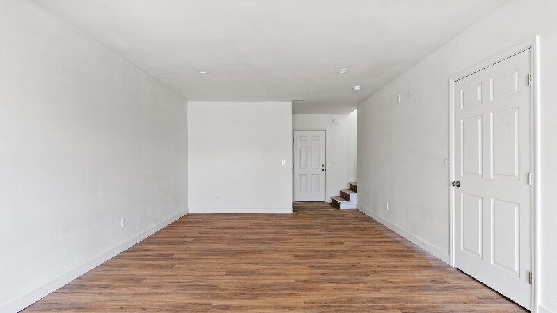 Building Photo - 2631 W Marina Dr
