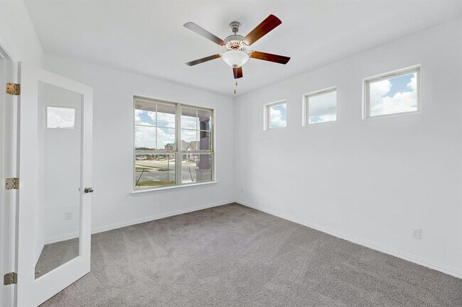 Building Photo - 1500 Sibley Wy