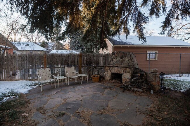 Building Photo - 2 Bedroom + Office, 3 Bath in Old Town Fort Collins