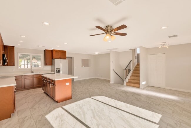 Building Photo - Spacious 6-Bedroom Pool Home Near ASU in Prime Tempe Location