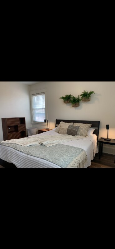 Building Photo - 201 E 26th St