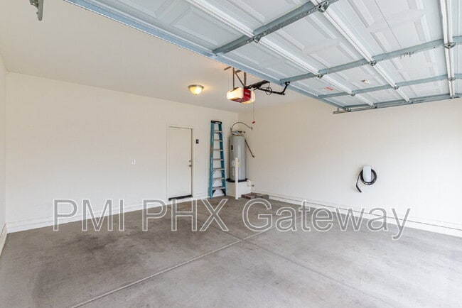 Building Photo - 735 E Constance Wy