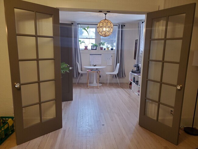 Building Photo - Laurel220 (KC-JF)