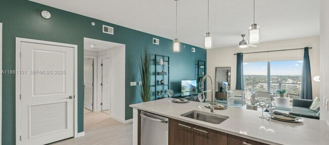 Building Photo - 591 Evernia St