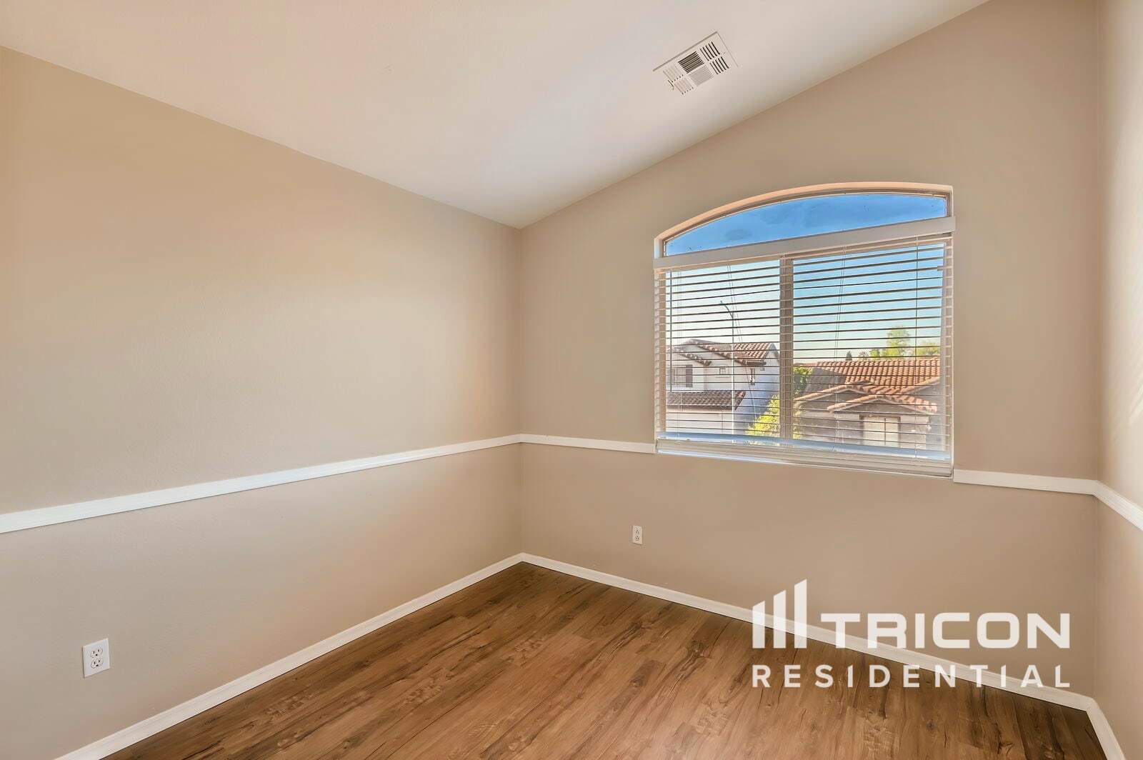 Building Photo - 15950 W Cottonwood St