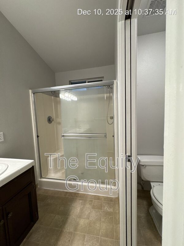 Building Photo - 819 S Pinkham St