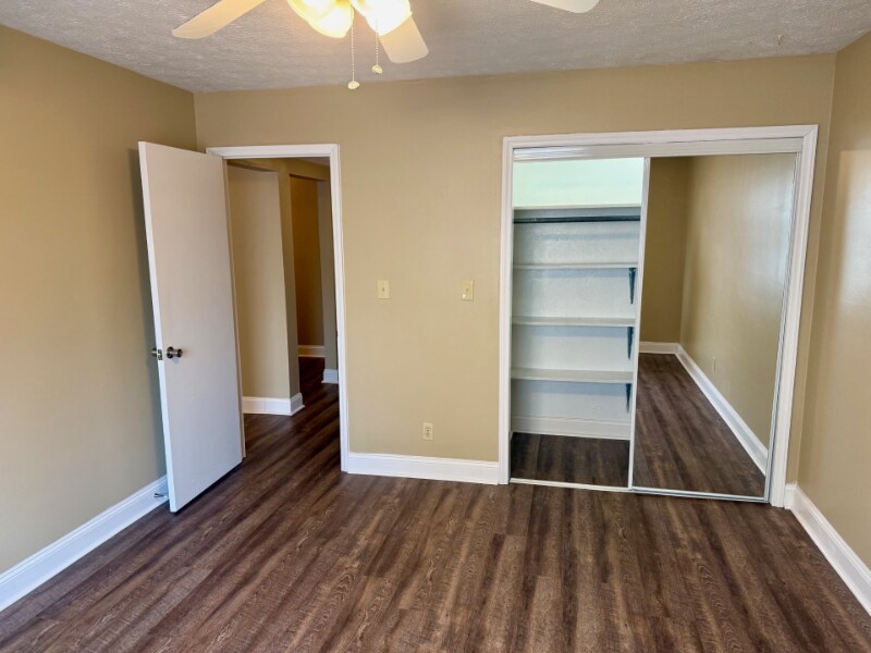 Building Photo - 946 Madison Ave