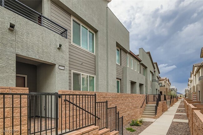 Building Photo - 1554 Maria Xing Ave