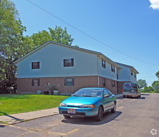 Building Photo - Central Place