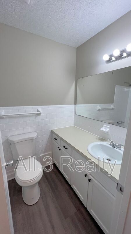 Building Photo - 418 Stroll Dr