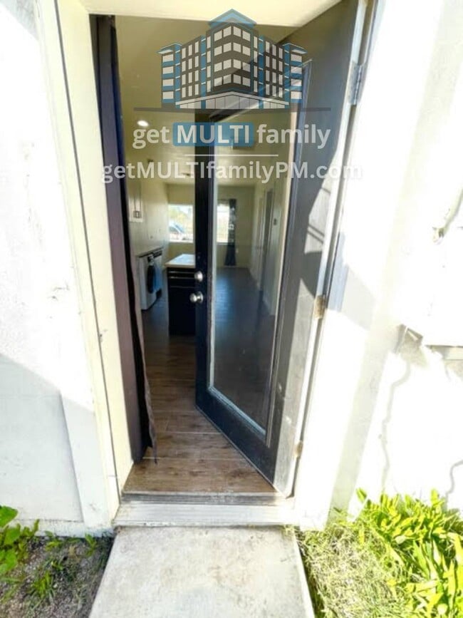 Building Photo - 1402 E McKinley St