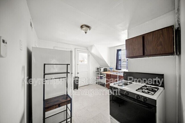 Building Photo - 4511 N Pulaski Rd