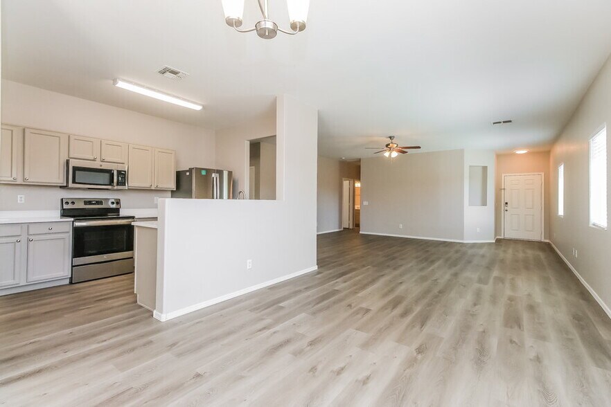 Building Photo - 1715 E Renegade Trail