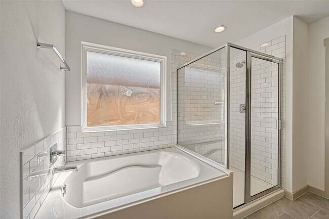 Building Photo - 815 Dahlia Petal Dr