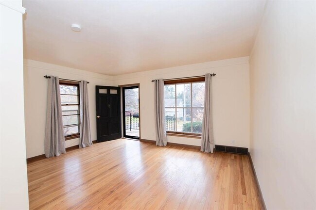 Building Photo - 4931 Woodland Ave