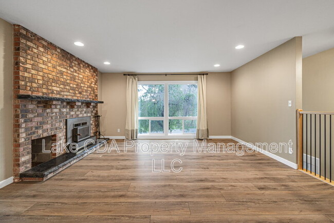 Building Photo - 1525 E Woodland Dr