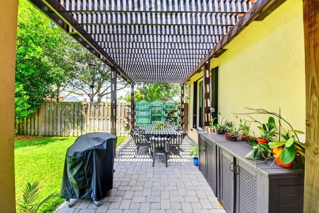 Building Photo - 9062 Gulf Cove Dr