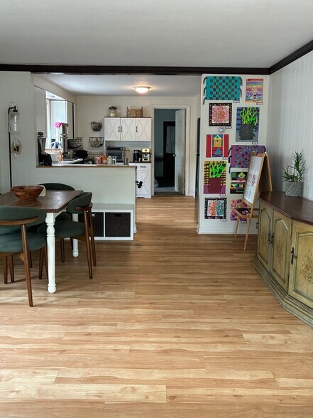 Dining Area - 8903 W Orchard St