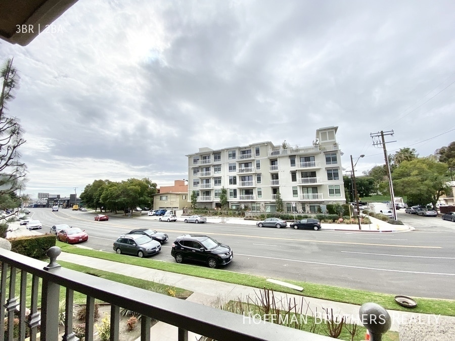 Building Photo - 2810 S Sepulveda Blvd