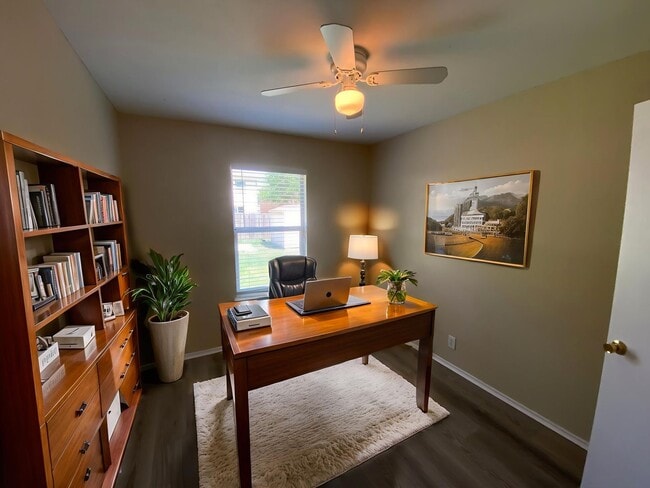 Building Photo - Charming and Spacious Home in a Quiet and ...