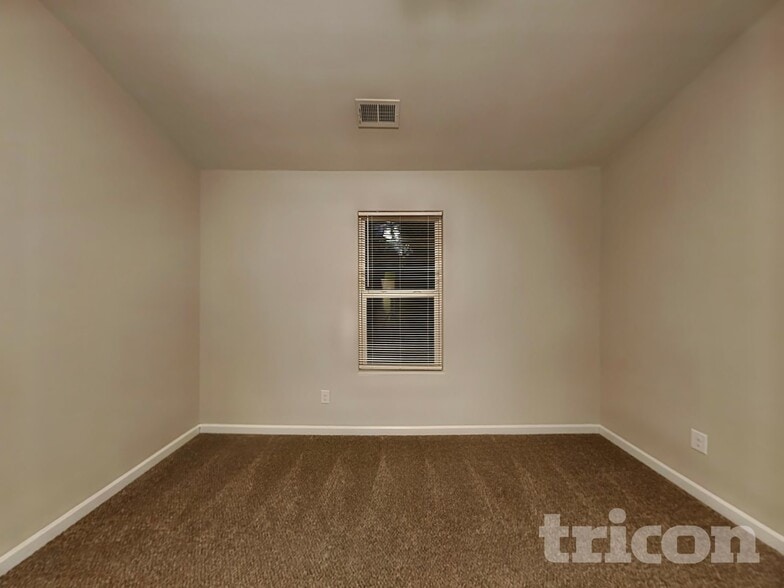 Building Photo - 1008 River Crest Ct